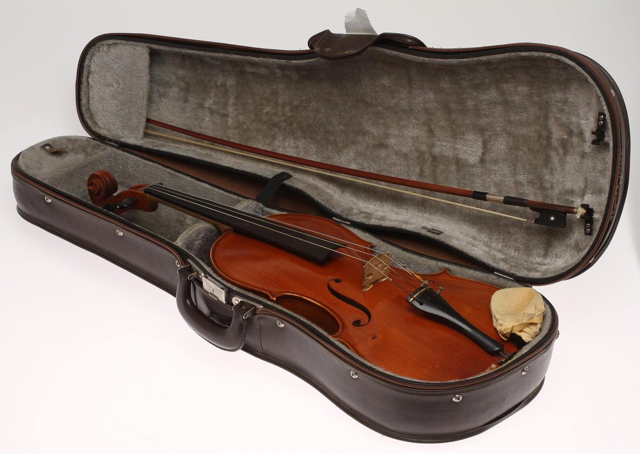 ALTFIOL, (Viola), etikettmärkt N Wennerström, 1900-tal.