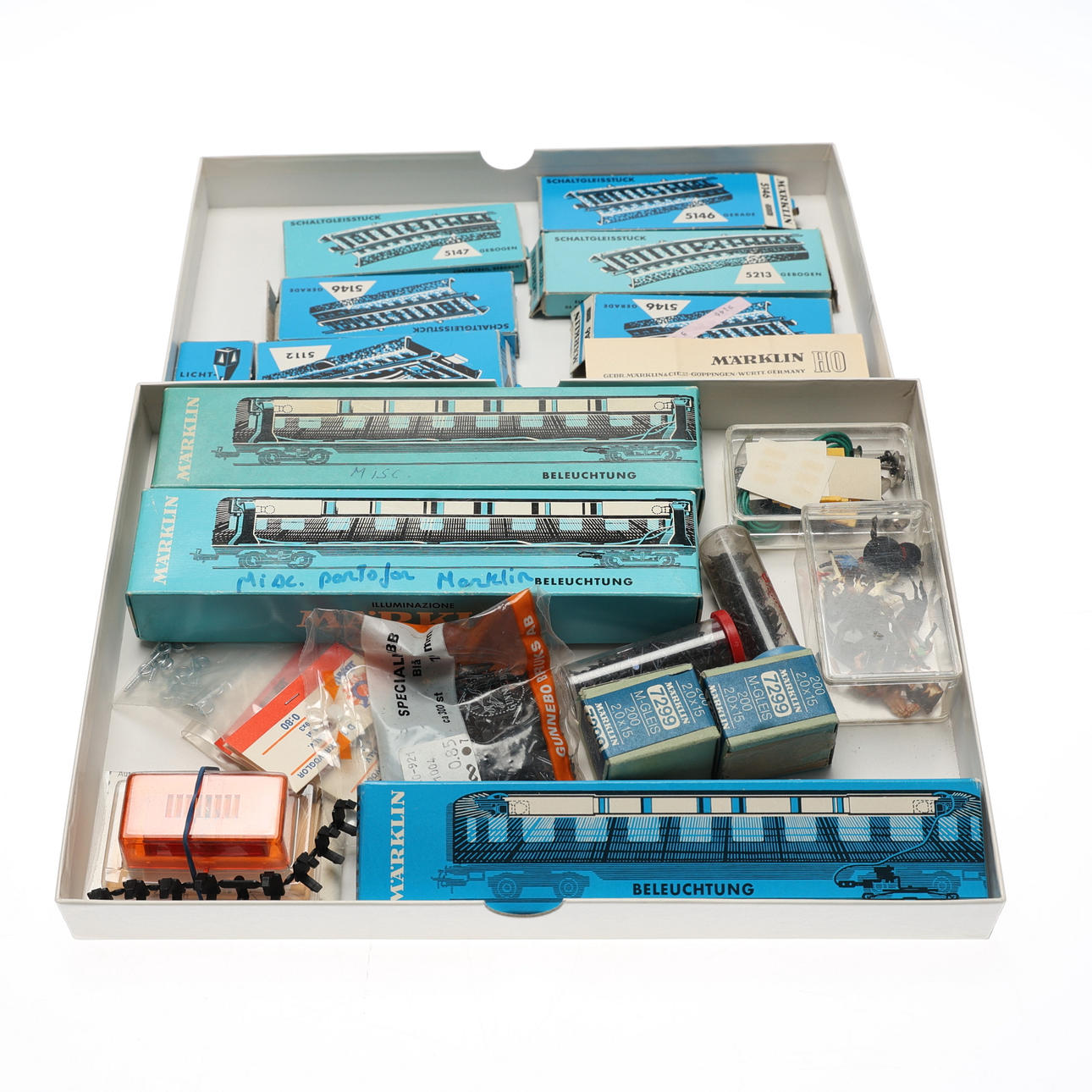 MÄRKLIN. Kontaktskenor samt tillbehör.