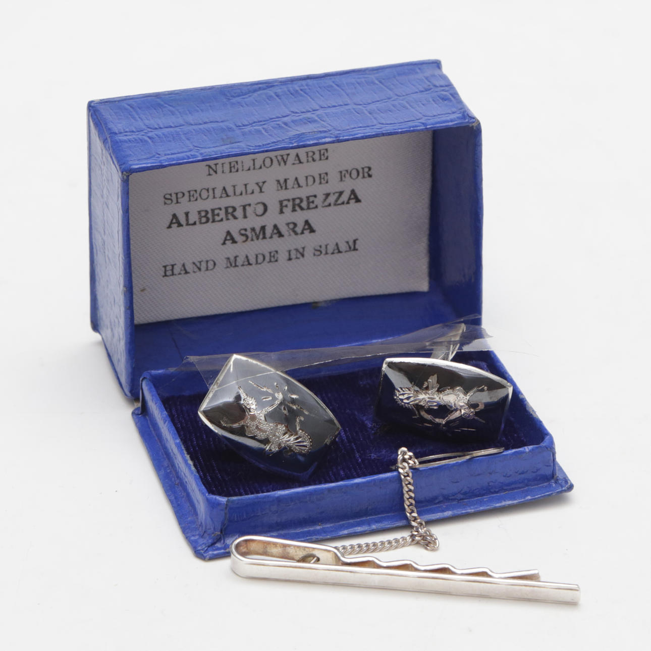 SLIPSNÅL och MANSCHETTKNAPPAR, 1 par, silver.