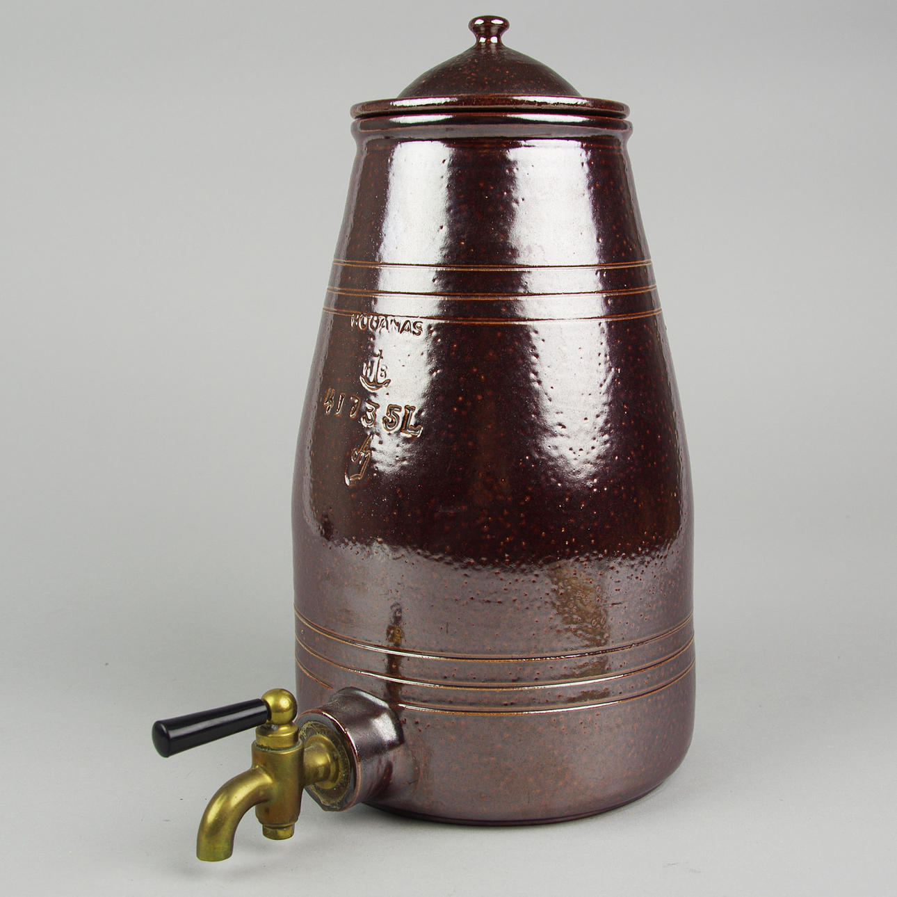 KRUS MED TAPPKRAN, keramik, Höganäs.