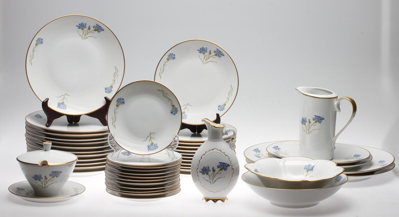 MATSERVIS, porslin, 45 delar. "Blåklint". Hackefors, 19000-talets andra hälft.