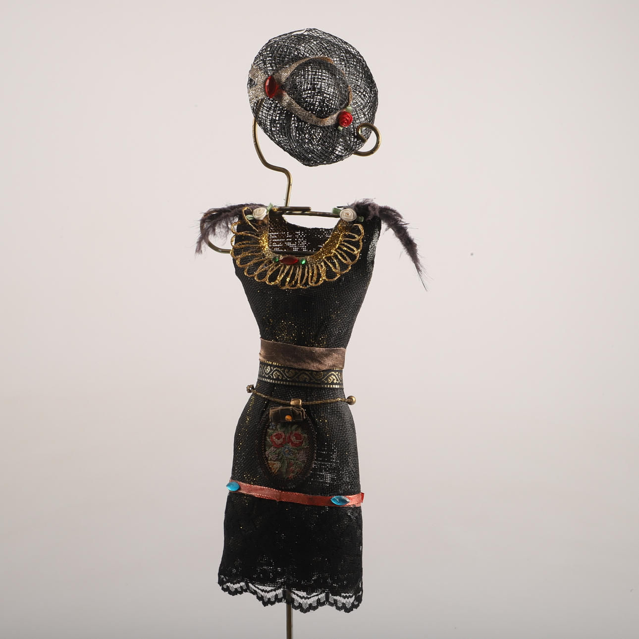 FIGURIN, klädmodell, metall/textil, 1900-talets andra hälft.