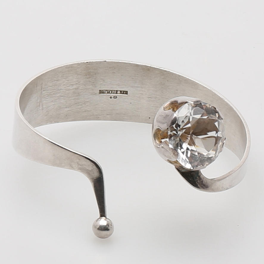 ARMRING i sterling silver med fasettslipad bergskristall, 1960-tal.