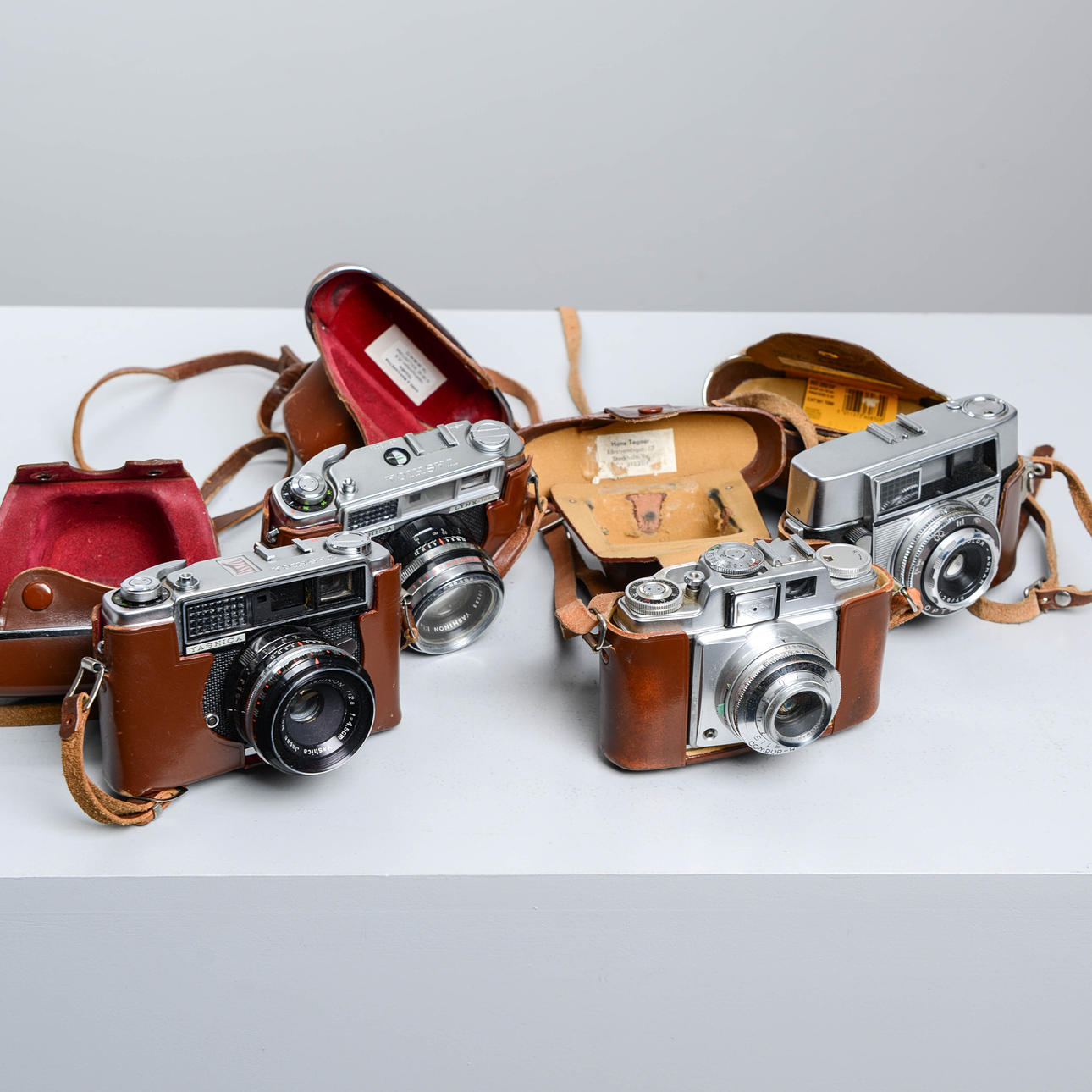 Kamerat 4 kpl Yashica ja Agfa.