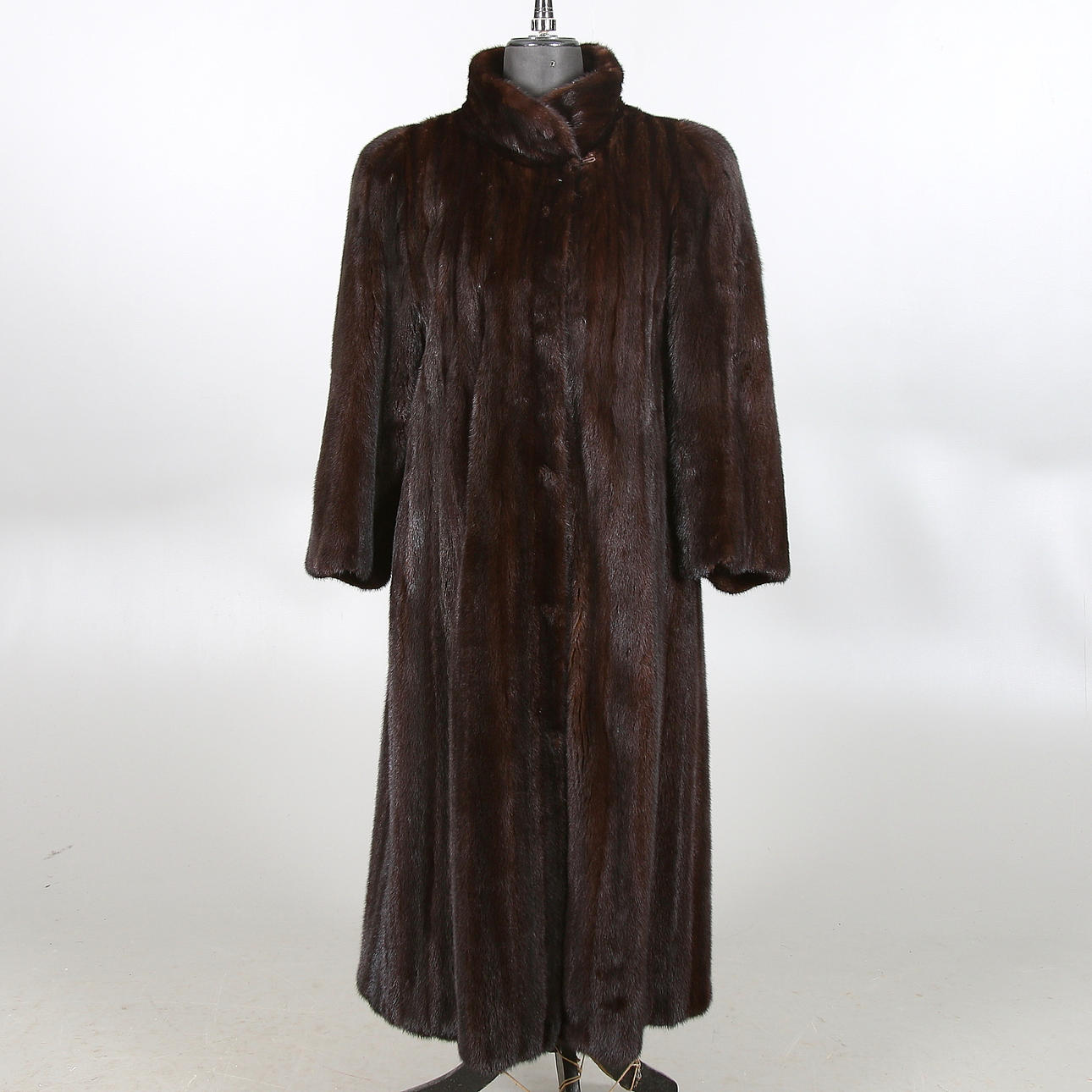 PÄLS, och PÄLSMÖSSOR, 4 delar, helryckt mink, Saga Mink. 2000-tal.