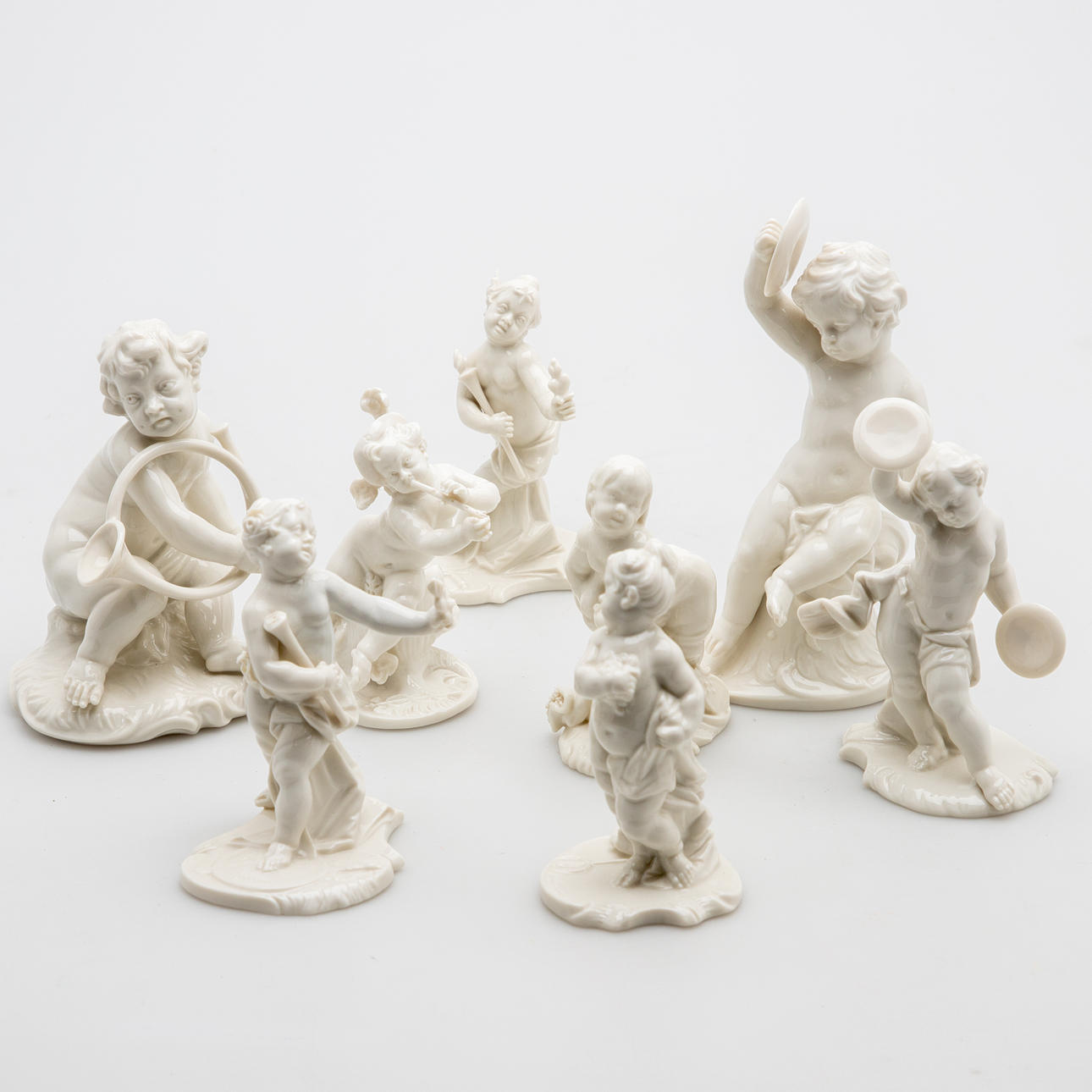 Nymfenburg. 8 kerubs/porslinsfigurer.