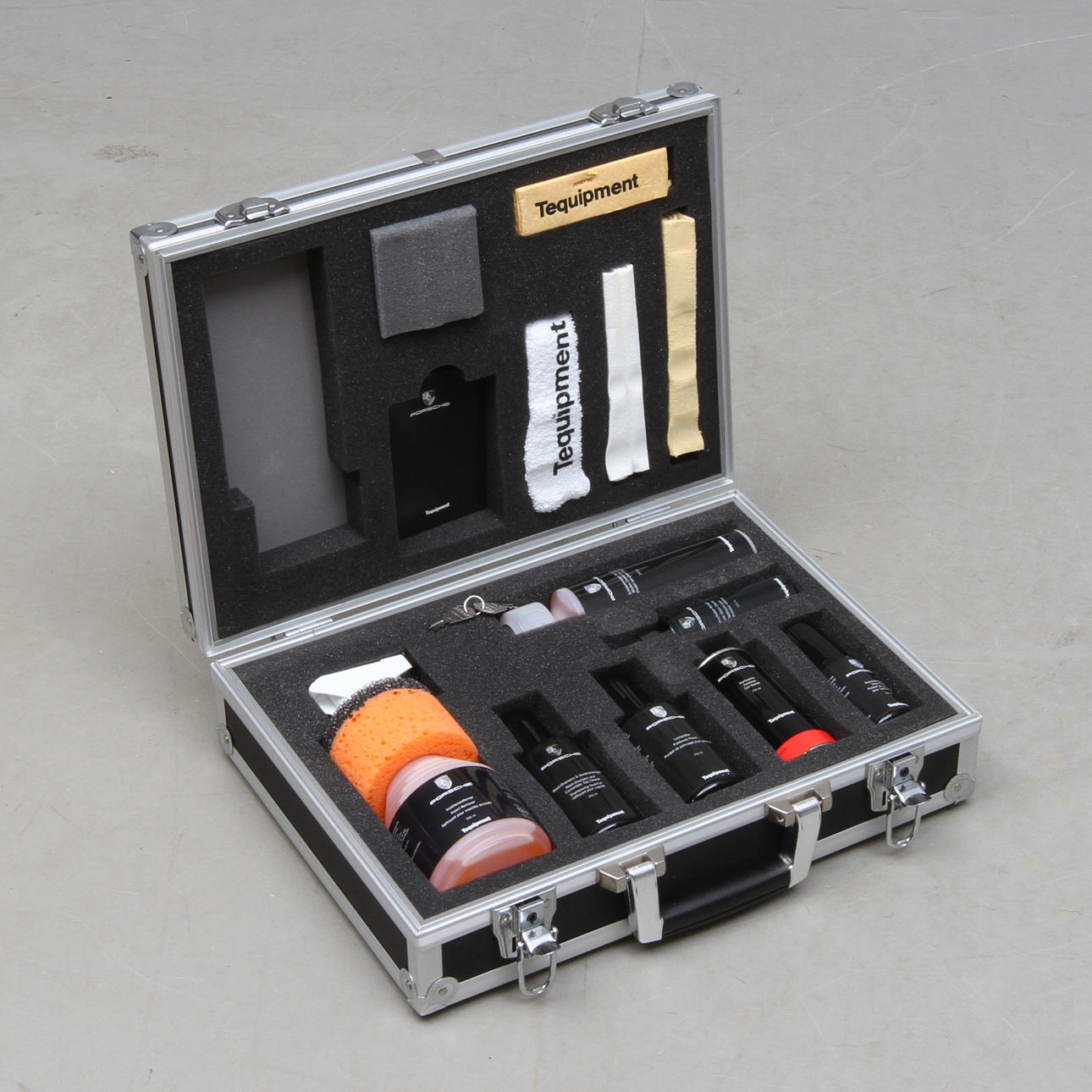 VÄSKA, med biltillbehör, Porsche Tequipment.