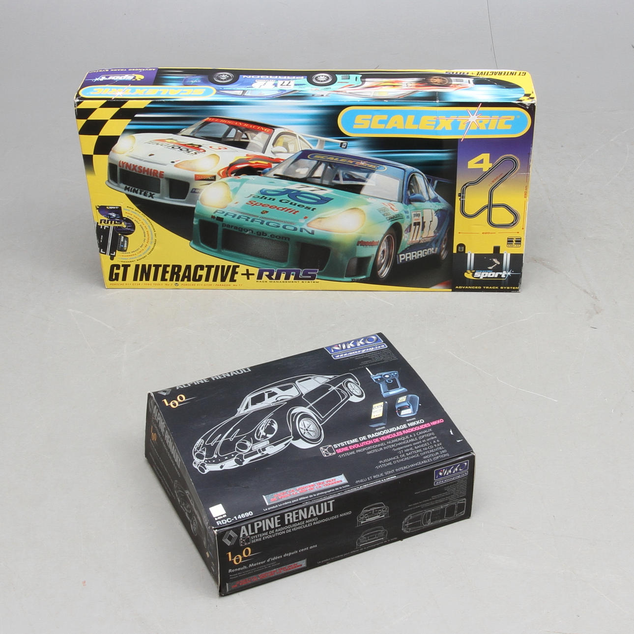 SCALEXTRIC BILBANA och RADIOSTYRD BIL.