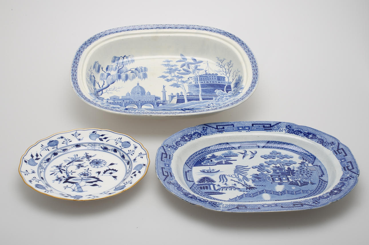 PORSLIN, 3 delar, bl.a Spode.