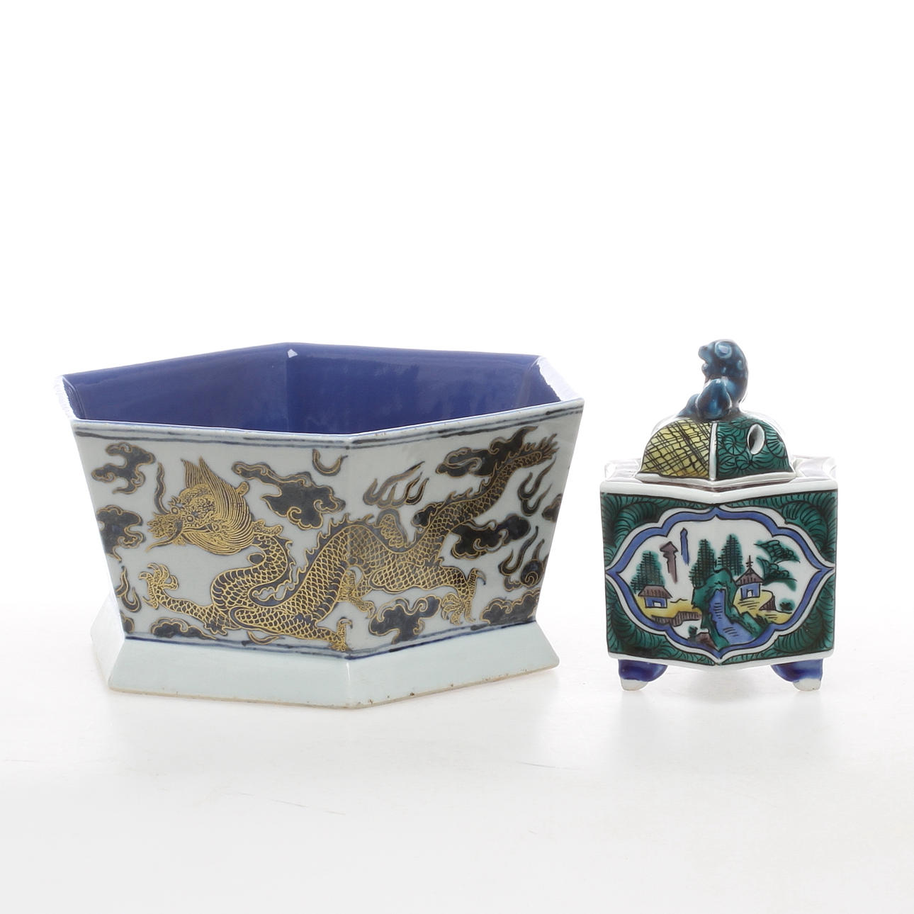 SKÅL samt LOCKDOSA, porslin, orientaliskt.