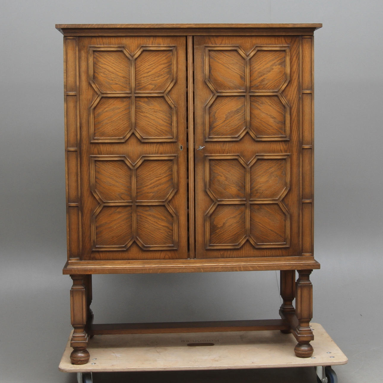 SKÅP, ek, 1920/30-tal.