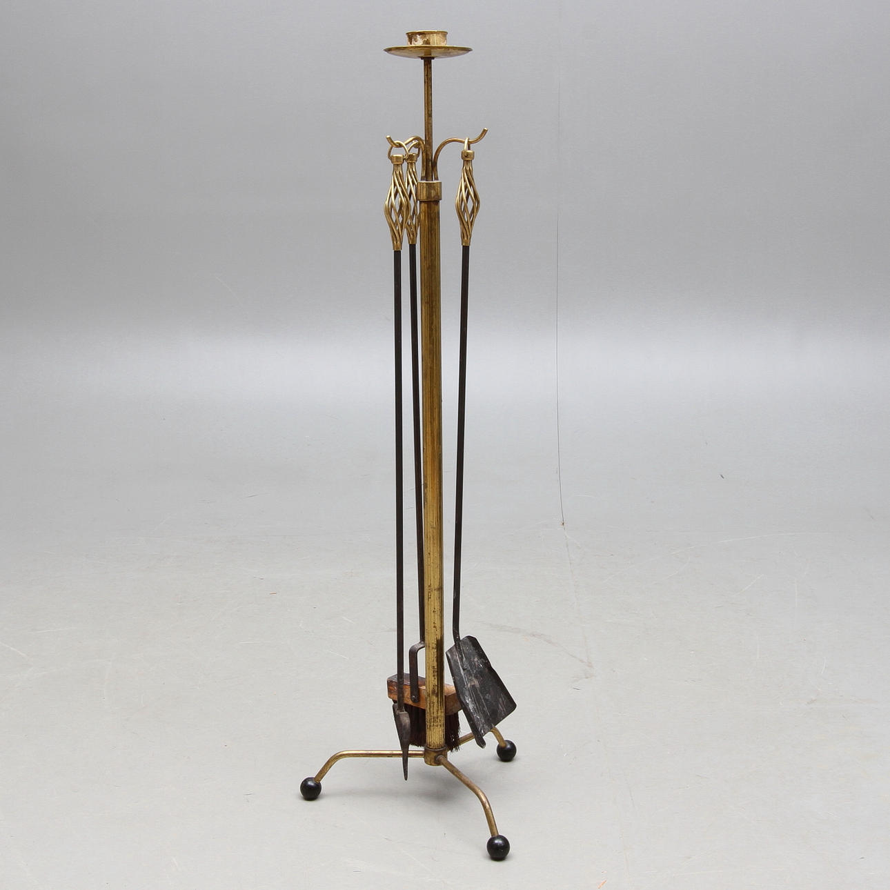 BRASSTÄLL, mässing, omkring 1900-talets mitt.