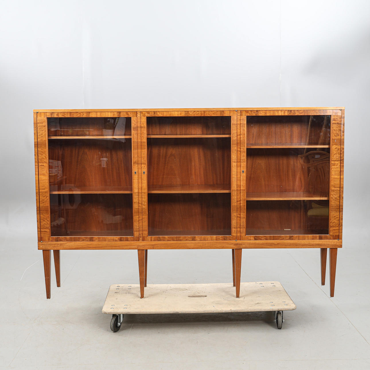 BOKSKÅP, 1900-talets andra hälft.