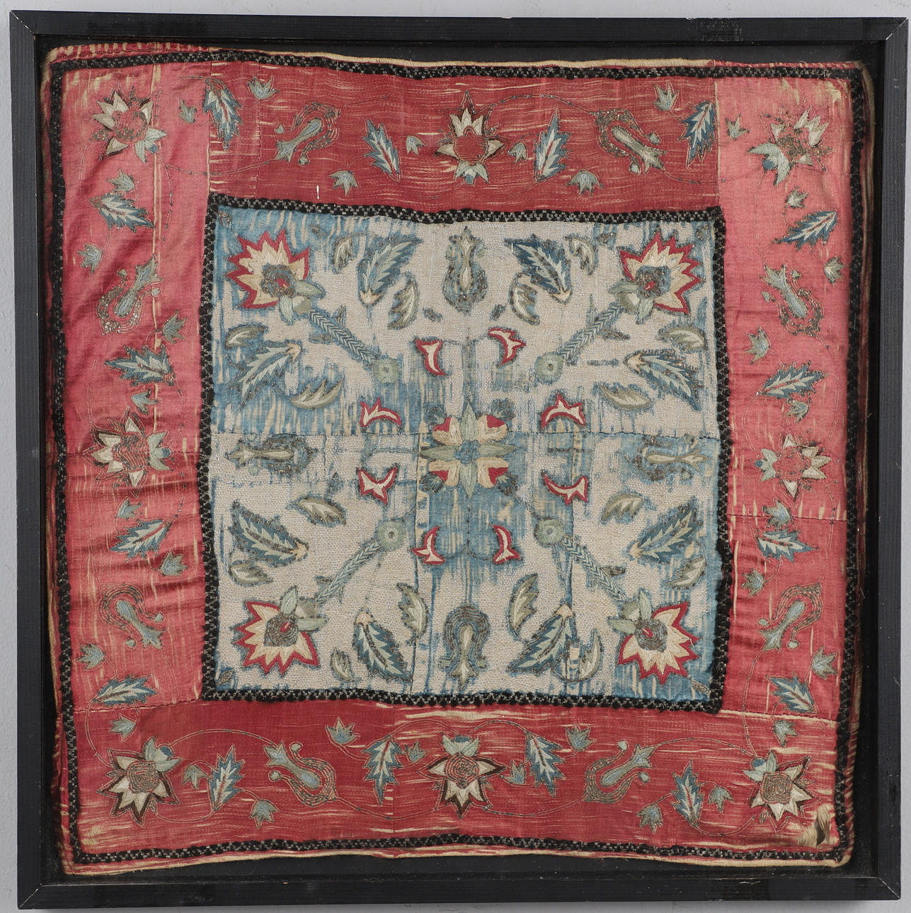 BORDADO TURCO ANTIGUO CON MARCO.