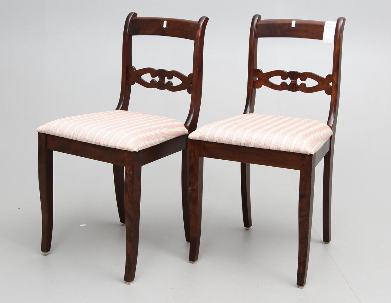 STOLAR, ett par, Karl Johan-stil, 1900-tal.