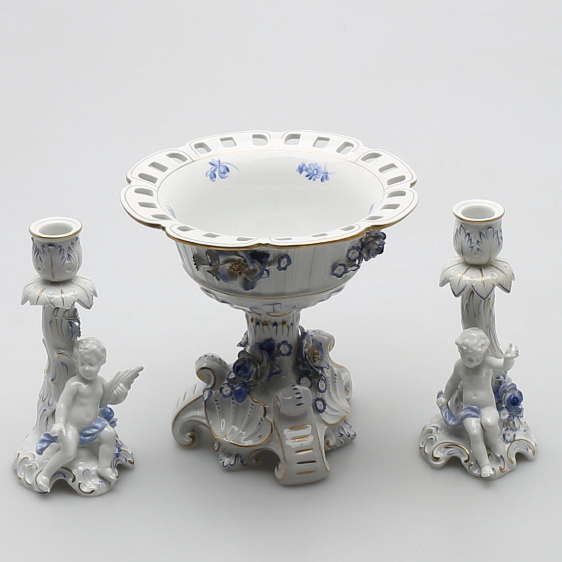 BORDSGARNITYR, 3 delar porslin A von Schierholtz Tyskland 1900-tal.