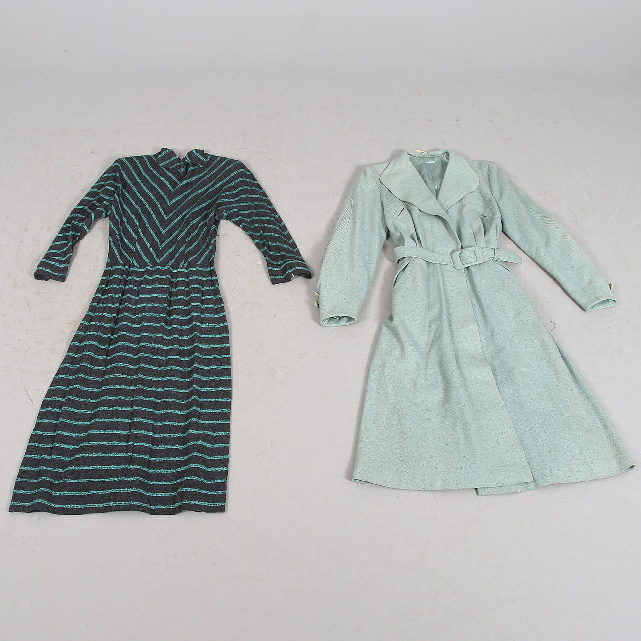 KAPPA och KLÄNNING, 2 delar, ull, bl.a. Allers, Berlin, Tyskland, så kallad new old stock från äldre konfektionsaffär, 1940-tal.