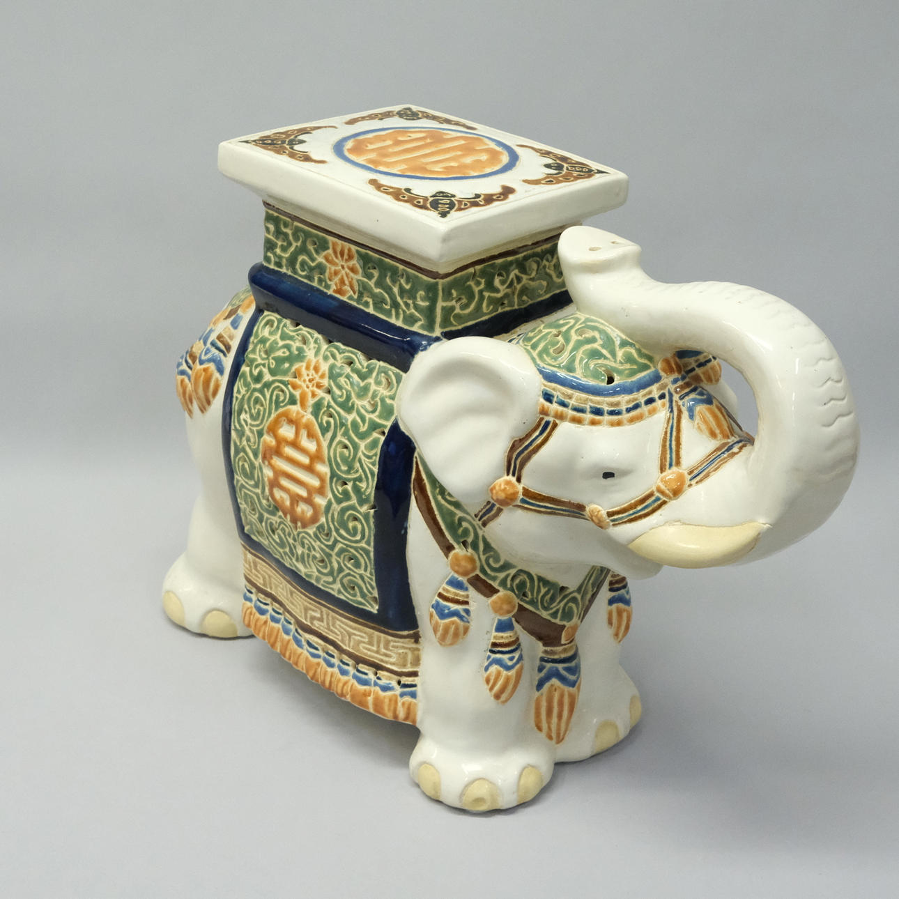 PODEST. ELEFANT. ORIENTALISCH. 20. JAHRHUNDERT.