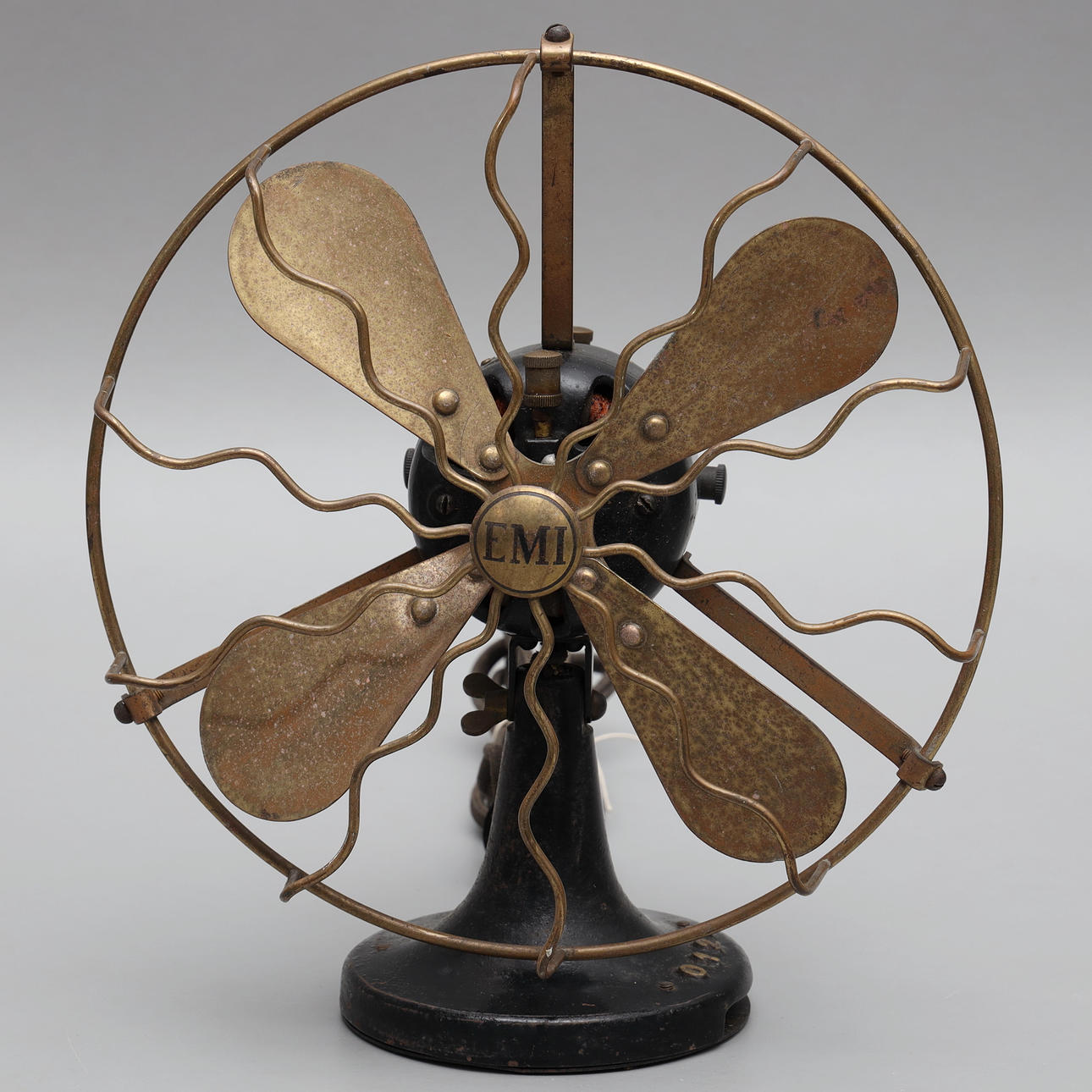 Un ventilador de mesa, E.M.I Utrecht, Holanda, 1920/30.