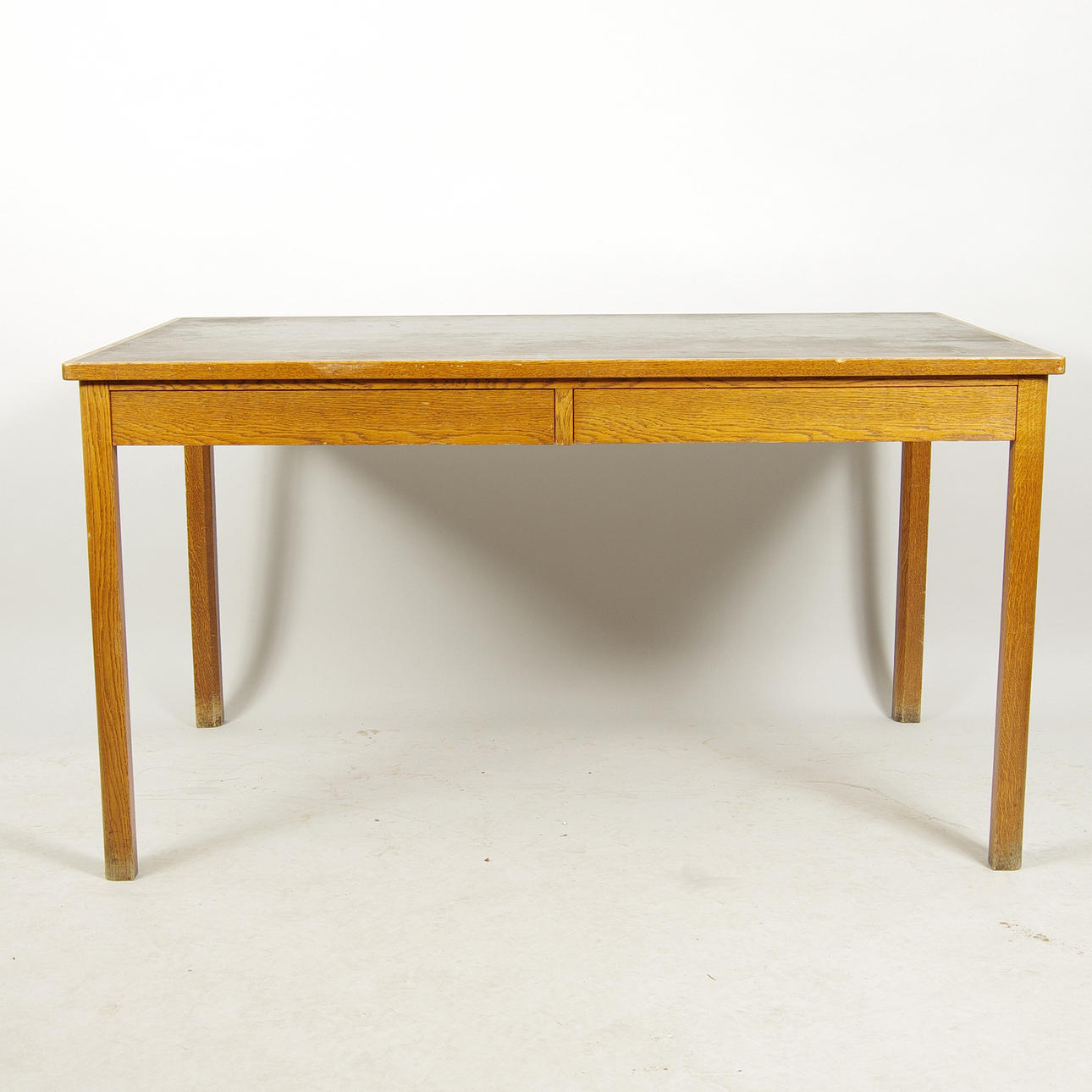 BIBLIOTEKSBORD, ek med klädd skiva, 1900-talets mitt.