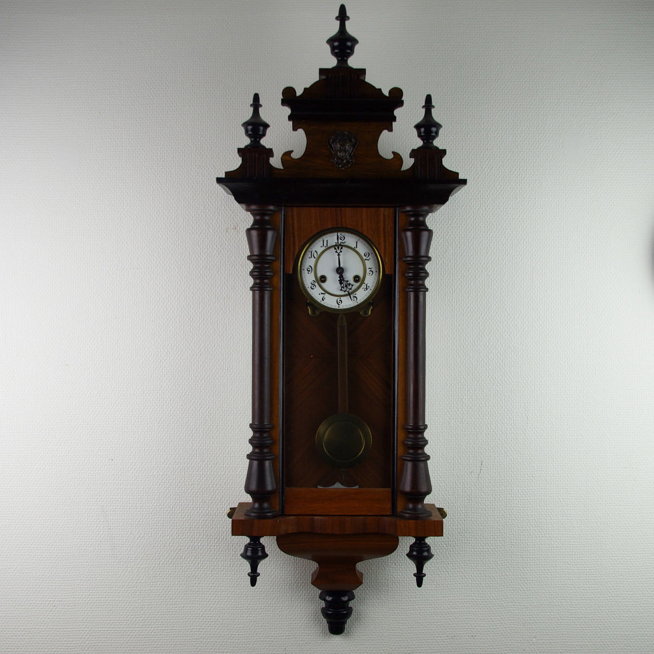 VÄGGUR, mahogny med svärtade detaljer, syrenäsans.