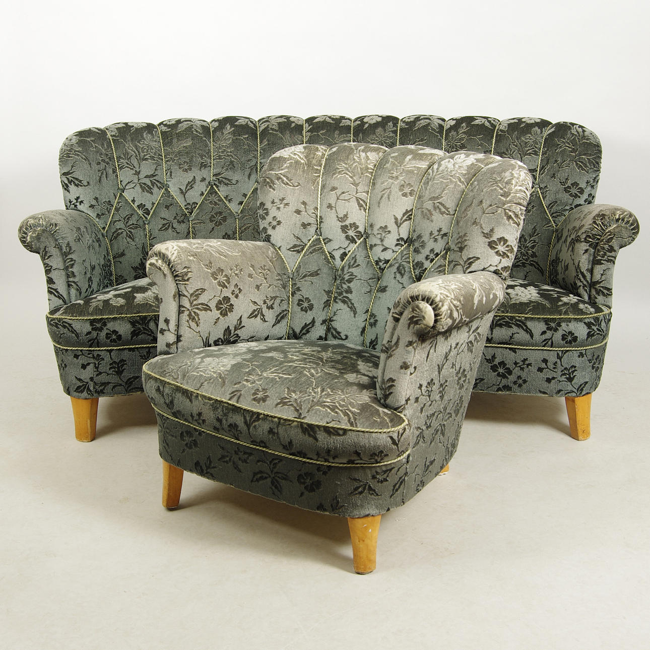 SOFFA SAMT FÅTÖLJ, skulpterad plysch, 1940-tal.