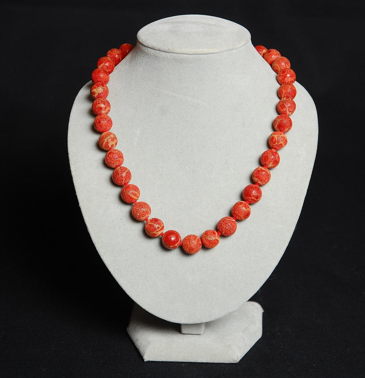 COLLIER, LÅS, 2 delar Ole Lynggaard korall, kullås i 18 K guld.