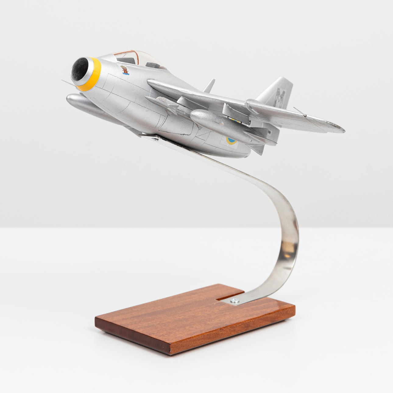 TUNNAN, J 29, flygplansmodell.