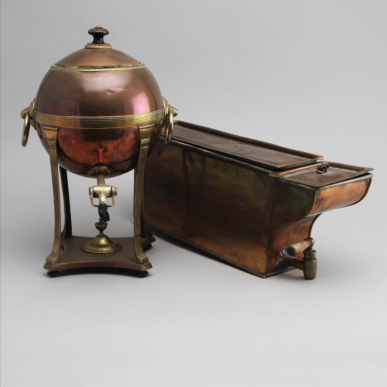 TESAMOVAR samt VATTENBEHÅLLARE, koppar, 1800/1900-tal.