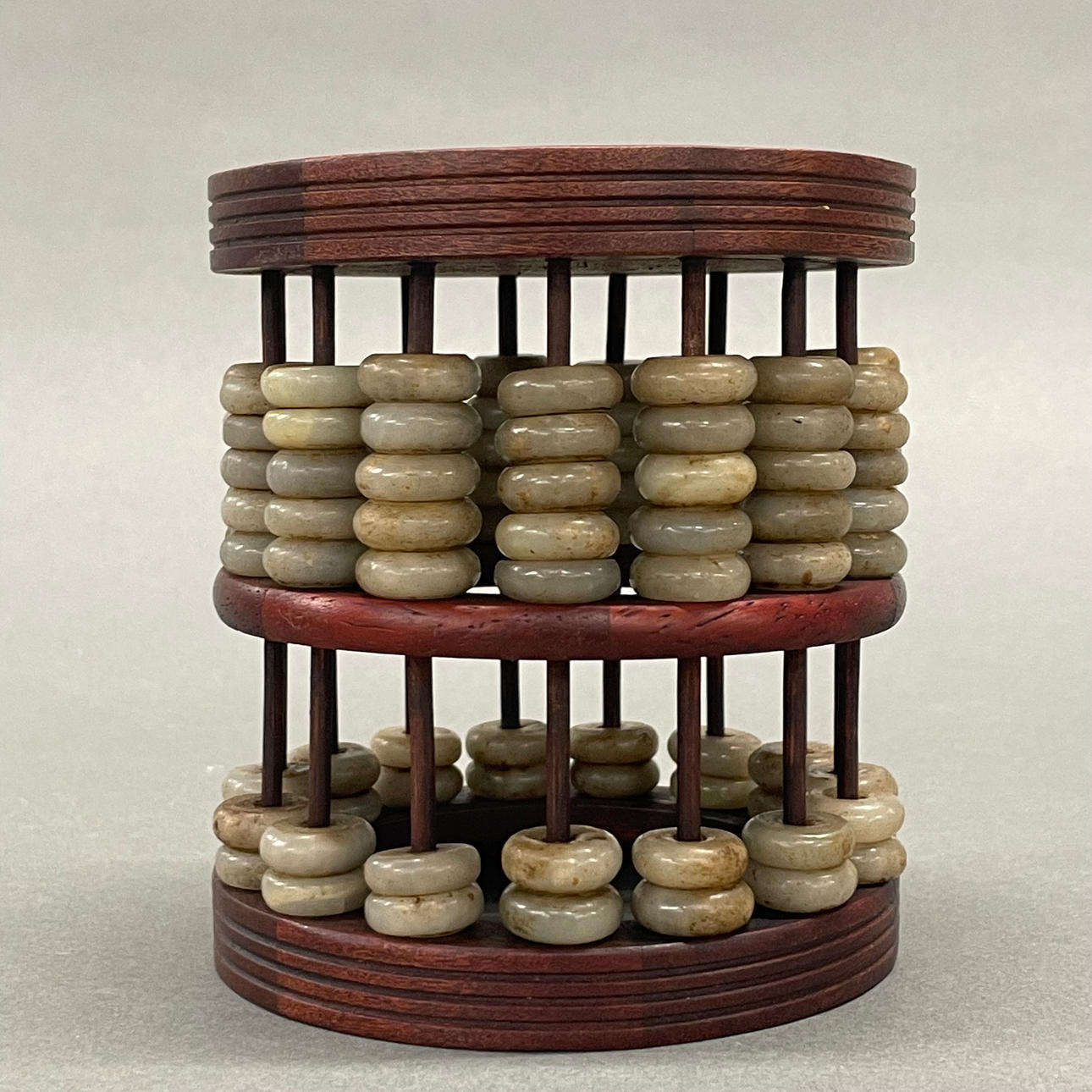 CHINESISCHER ABAKUS AUS JADE UND HOLZ.