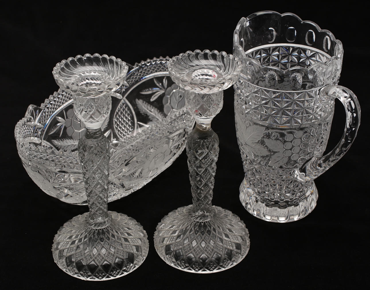 GLASFÖREMÅL, 4 delar, pressat glas.