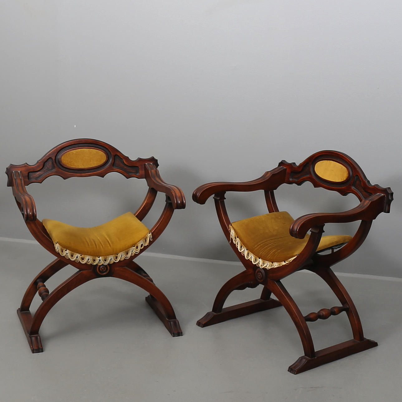 DANTESTOLAR, ett par i renässansstil 1900-tal.