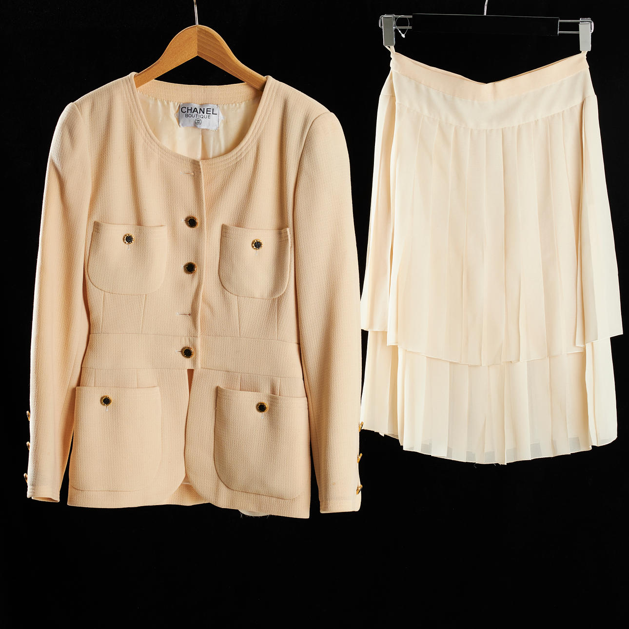 CHANEL, jacka samt kjol.