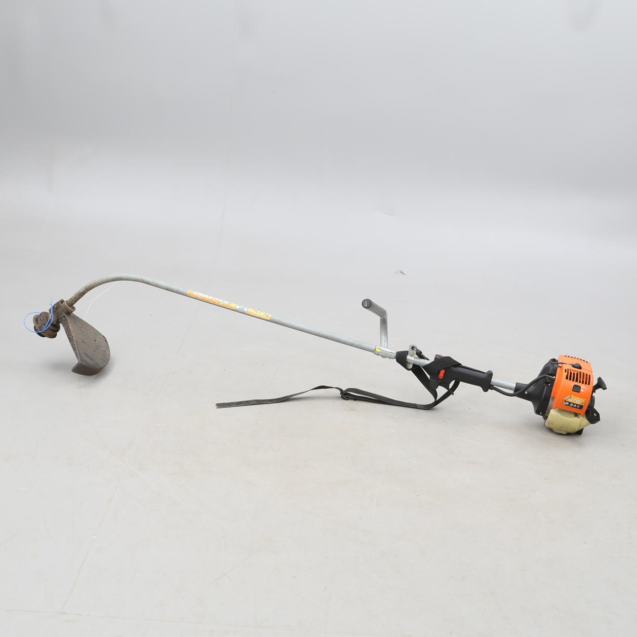 GRÄSTRIMMER Partner B246.