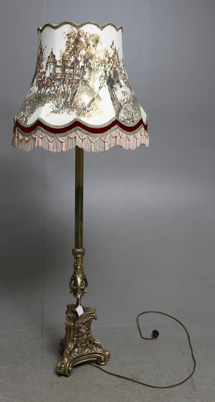 GOLVLAMPA, mässing, 1900-tal.