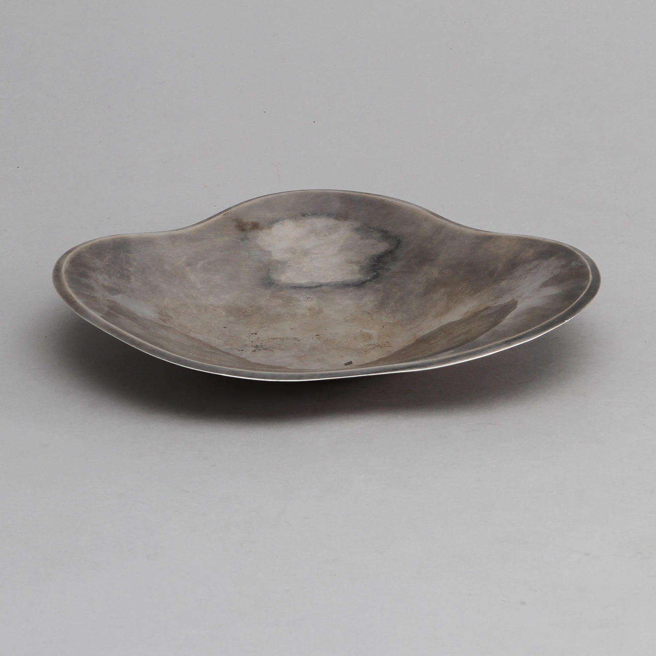 SKÅLFAT, silver, Per Sköld för C.F Carlman, Stockholm, 1946. Vikt 1038 g.