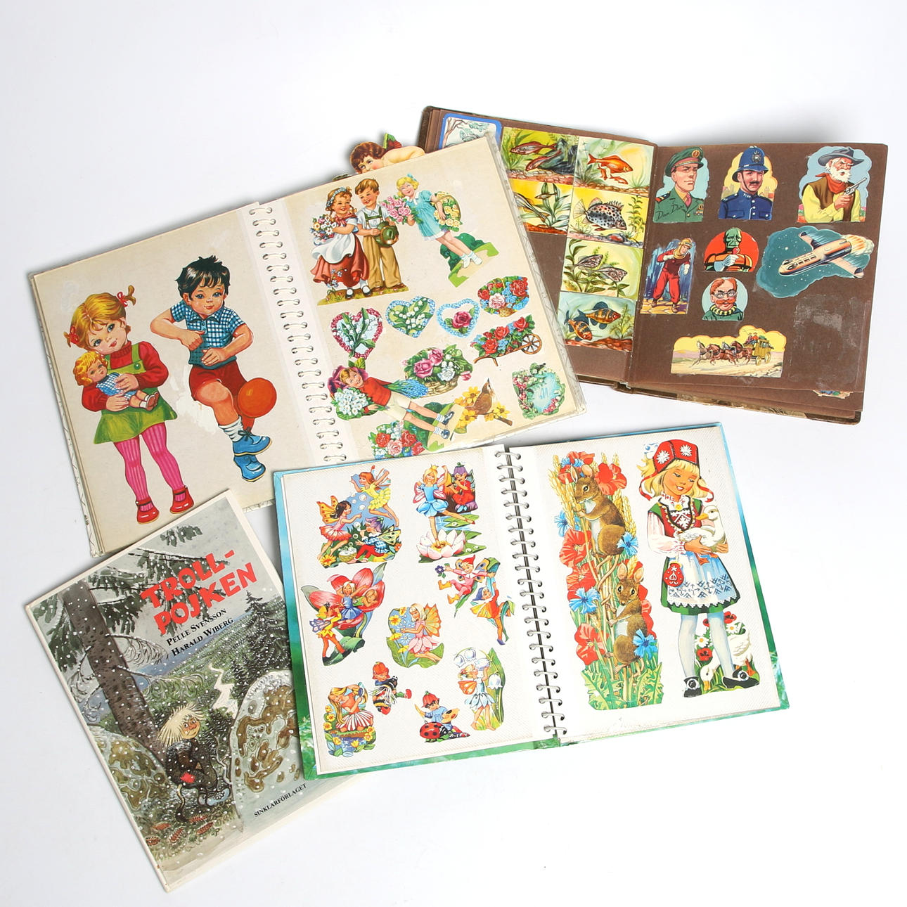 BOKMÄRKEN, 3 album samt BOK, "Trollpojken" av Pelle Svensson. 1900-talets andra hälft.