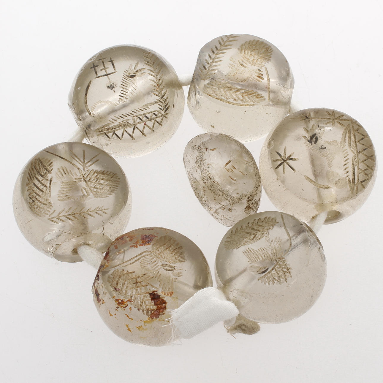 SIGILL 6 st glas samt 1 st bergskristall, möjligen Sassaniderna, Persien, 224-651 e.Kr.