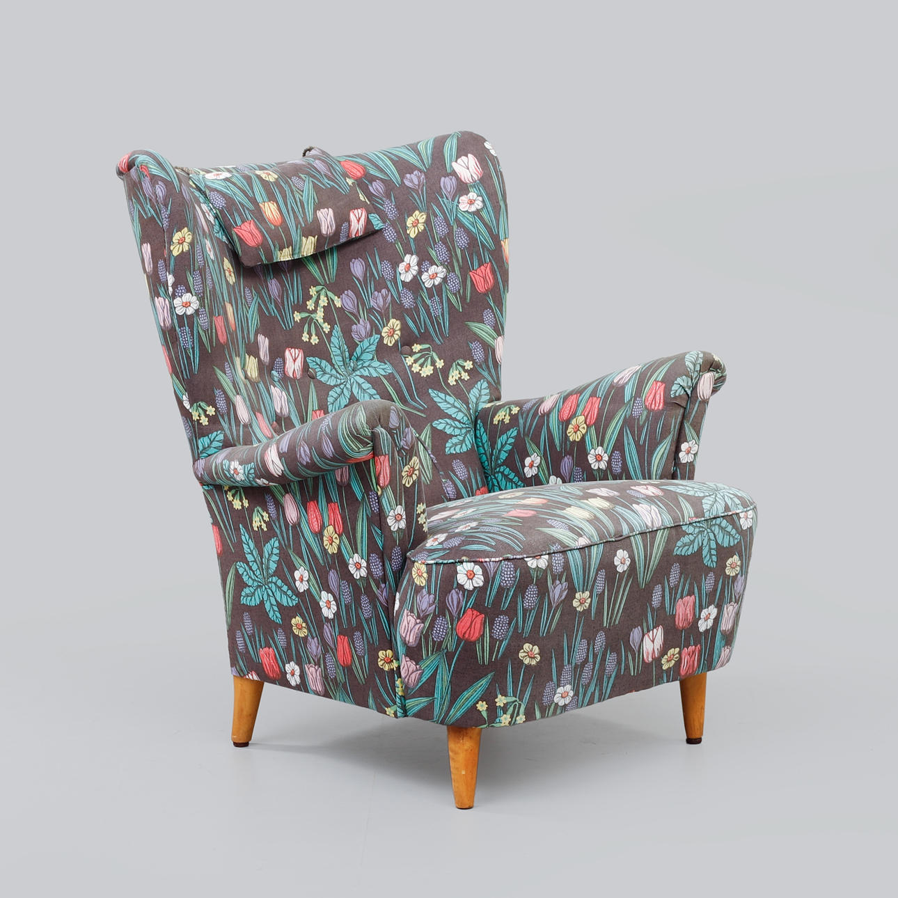 A 1940s armchair.