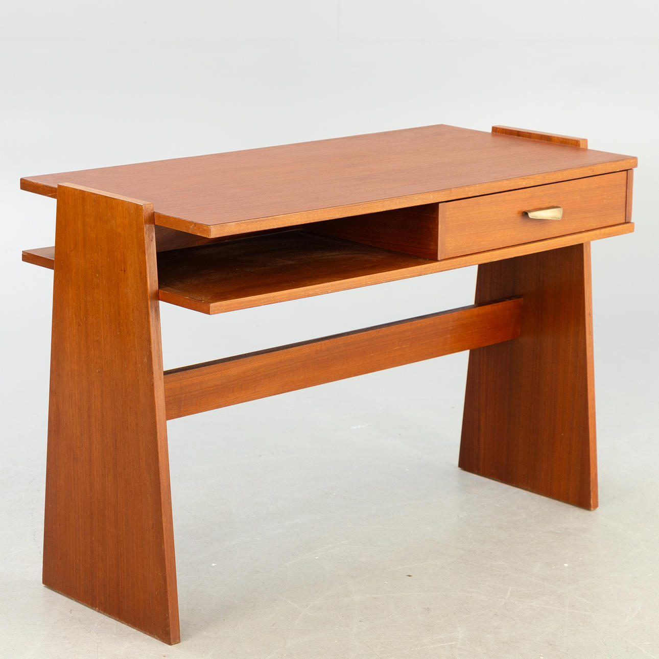 ERNST MERKEL. Escritorio «MR115» de teca, años 60.