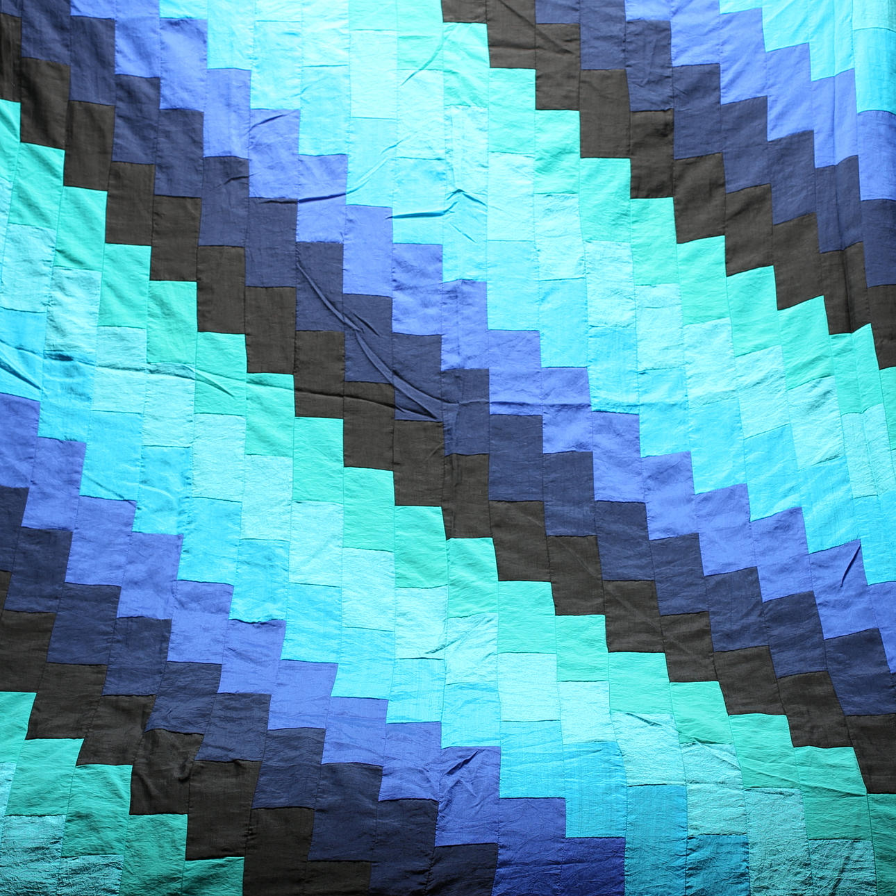 ÖVERKAST, siden/viskos, bargellteknik, 220 x 250 cm.