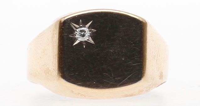KLACKRING, 18k guld, vikt ca 4,5 gram.