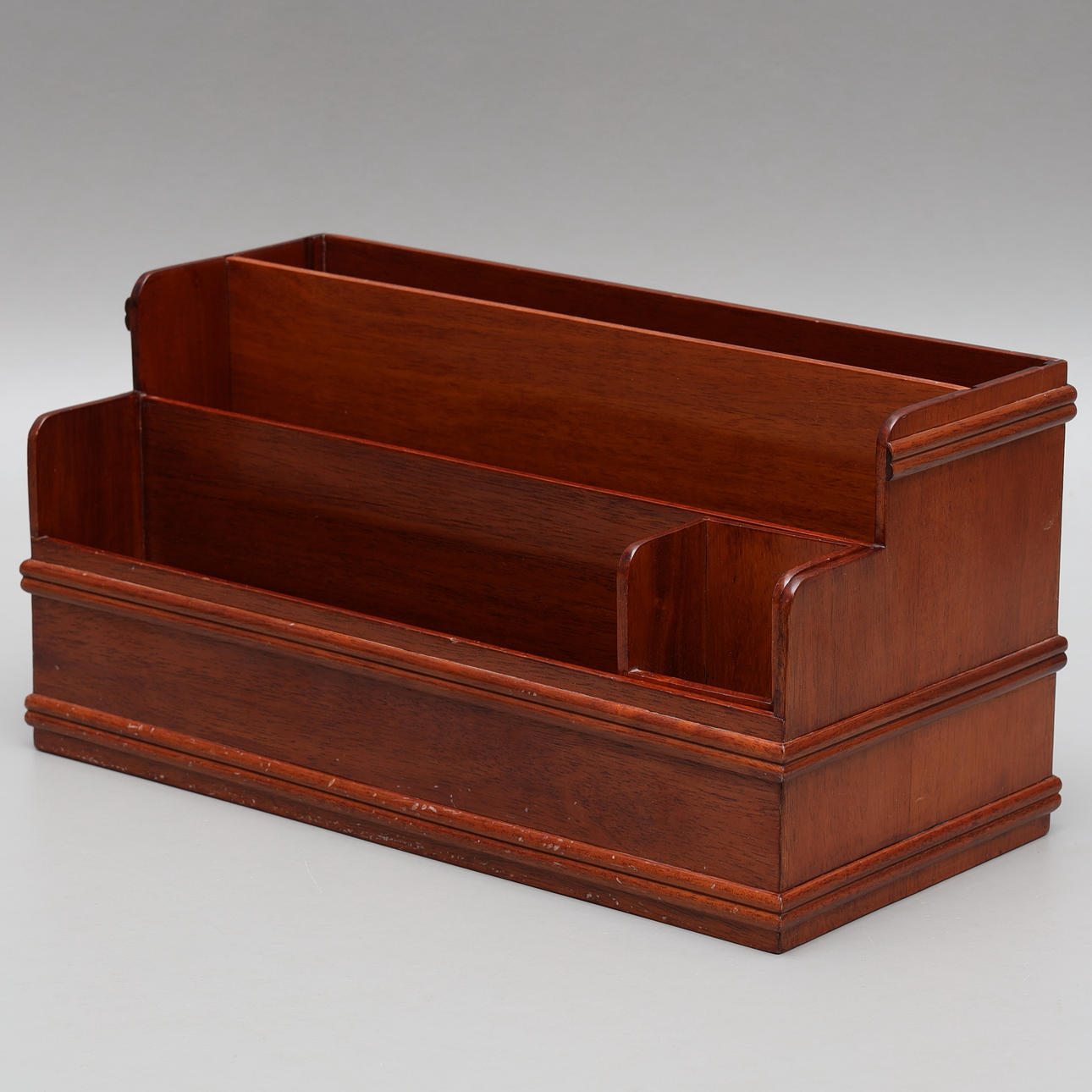 SKRIVBORDSSTÄLL/BREVSTÄLL, trä, 1900-tal.