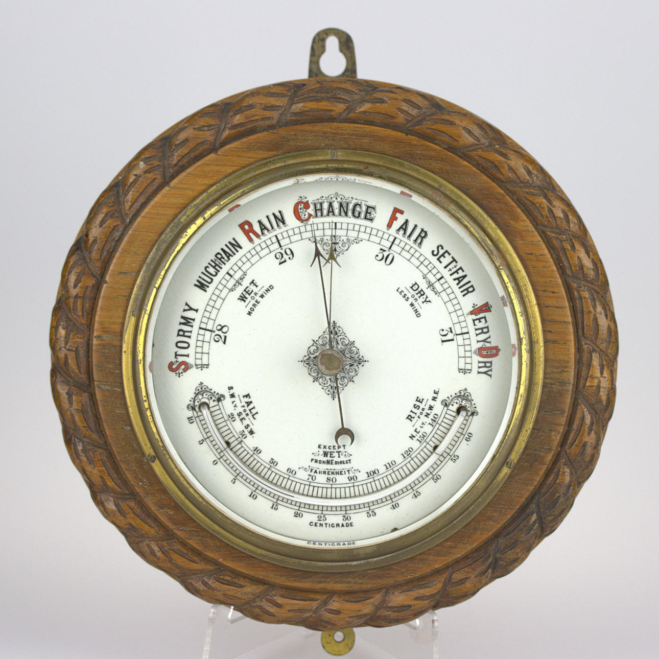 BAROMETER UND THERMOMETER, geschliffene Eiche in Form eines Seilmusters, emailliertes Zifferblatt, facettiertes Glas, wahrscheinlich England, 19. Jahrhundert.