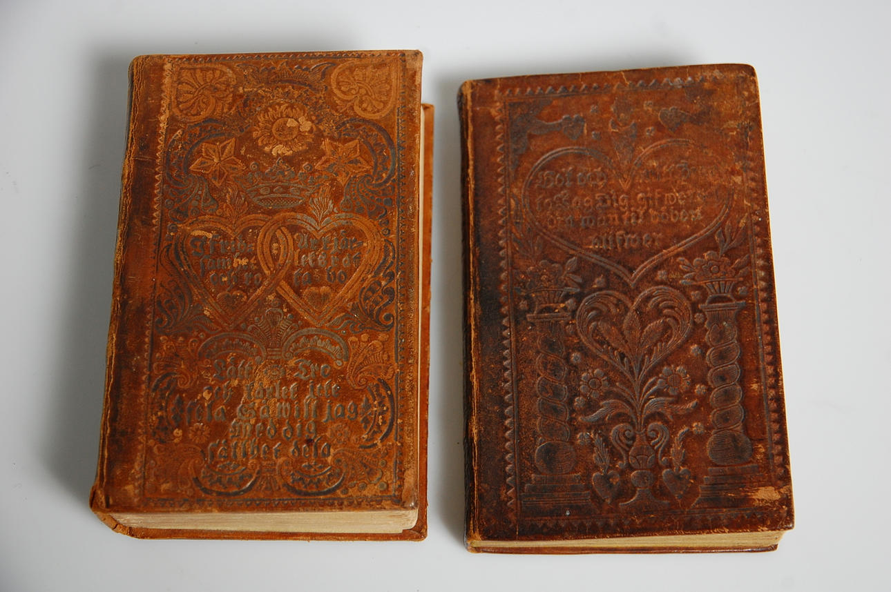 BÖCKER 2 st allmoge, präglat skinn 1834, 1844.