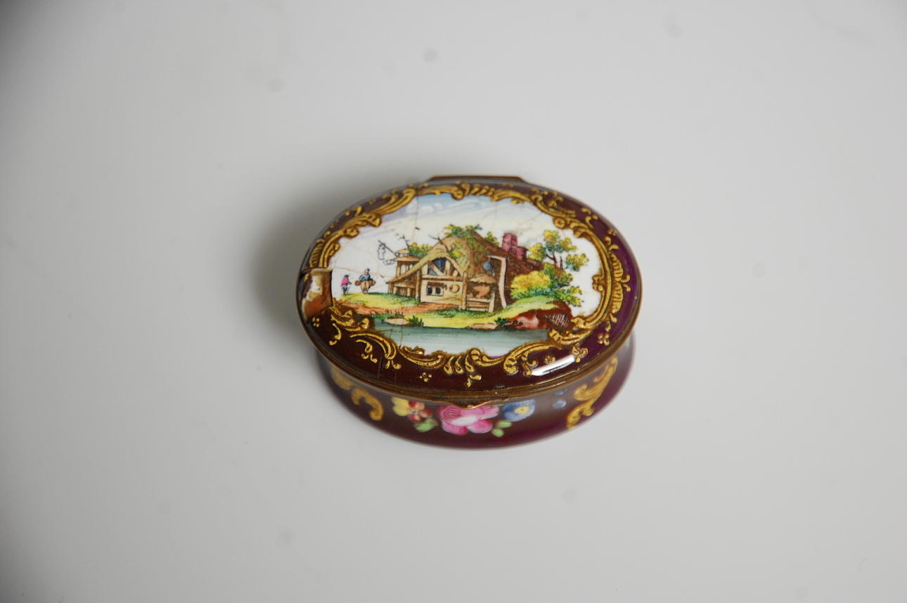 LOCKASK, emalj, England 1800-tal.