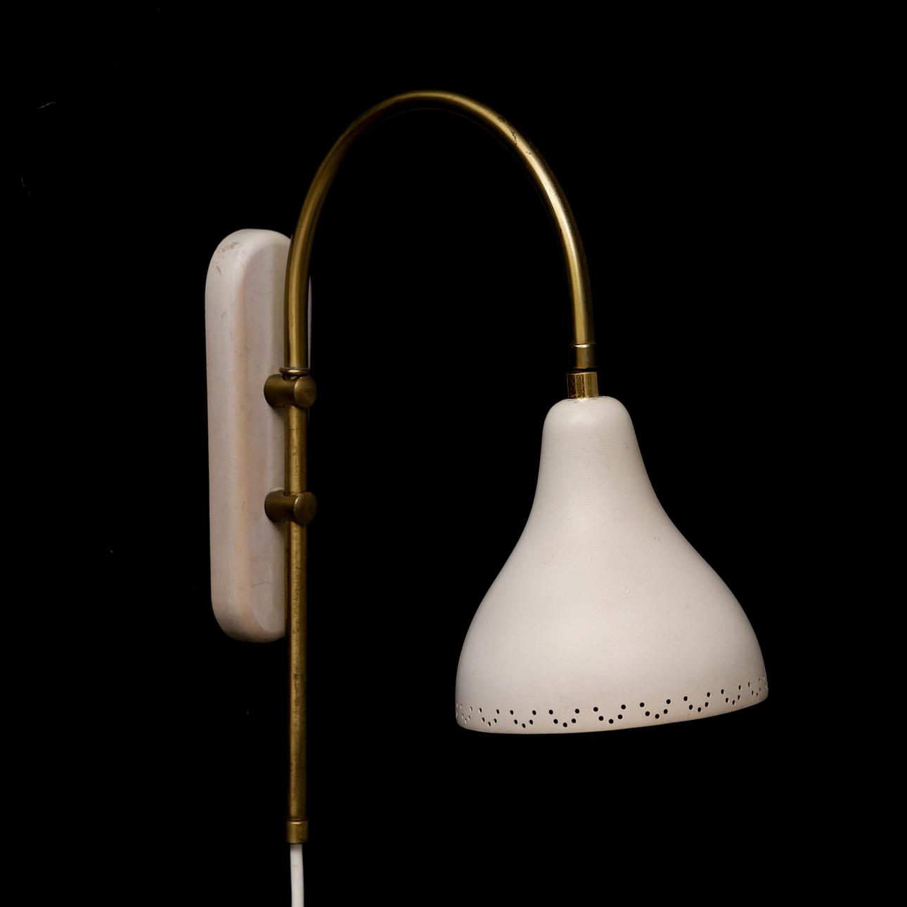 A 1950s/60s wall lamp.