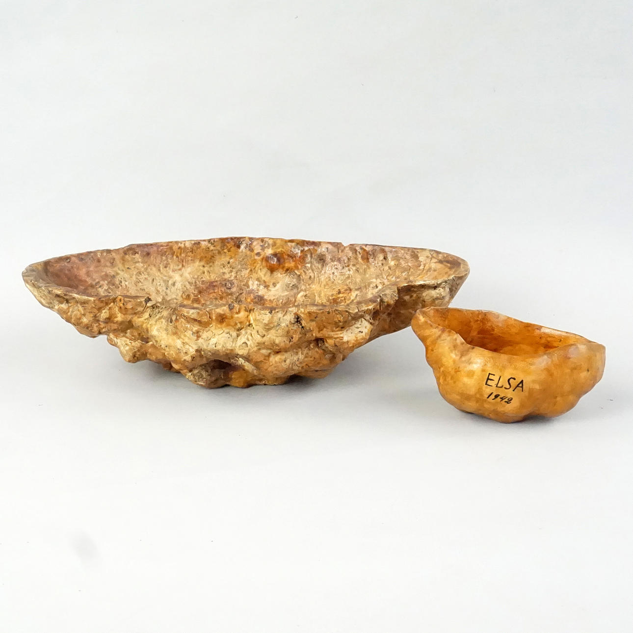 VRIL BOWLS 2 pcs 18/1900's.