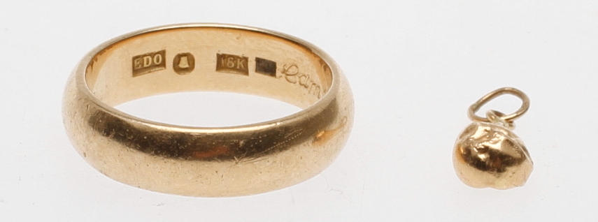 RING samt HÄNGE, 18k guld, vikt ca 8,3 gram.