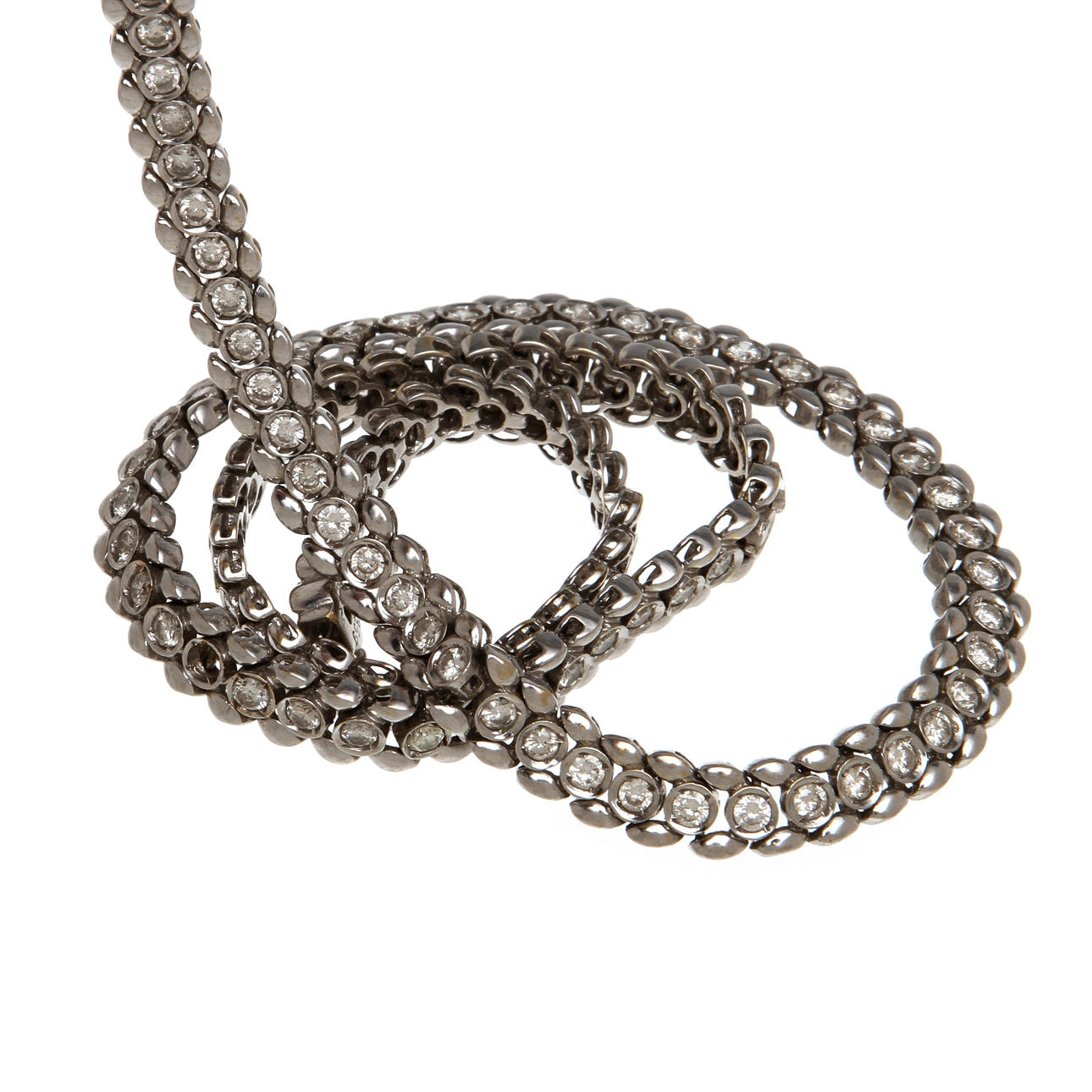 COLLIÉR, 18K vitguld med diamanter, totalt ca 3,00 ct. Vikt 30,8 g.